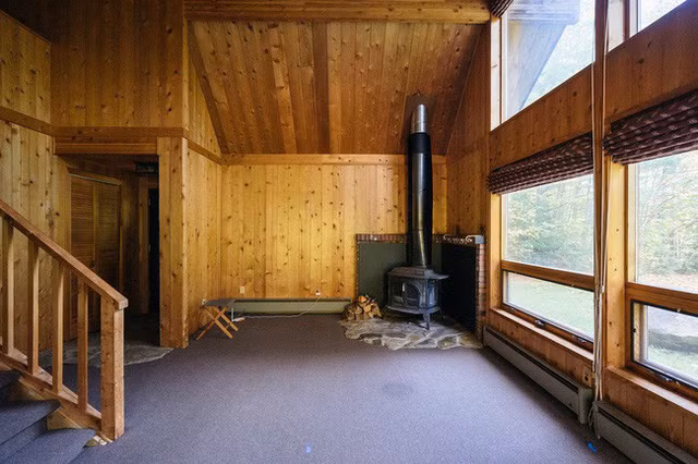  Trước khi cặp vợ chồng mua lại cabin này phần kết cấu và nội thất đã khá rõ ràng và họ biết mình chỉ cần thực hiện các điều chỉnh nhỏ khác để làm mới nó lên thôi. 