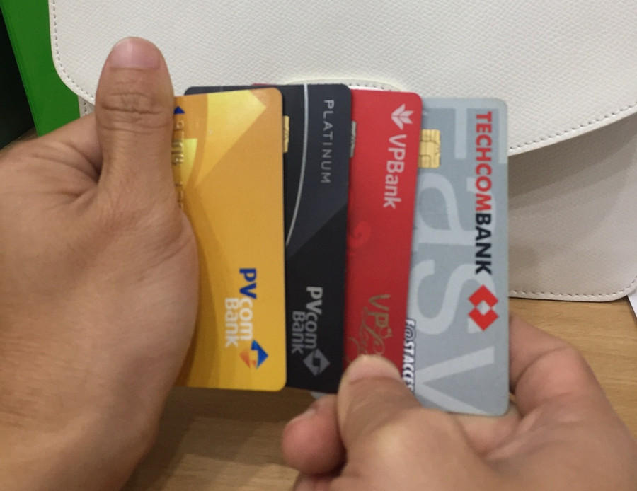 Việc bảo mật thẻ ngân hàng (các loại thẻ thanh toán, ATM) được khuyến cáo bảo mật từ số thẻ, ngày hết hạn thẻ, tên chủ thẻ… đến mã bảo mật CVV Việc bảo mật thẻ ngân hàng (các loại thẻ thanh toán, ATM) được khuyến cáo bảo mật từ số thẻ, ngày hết hạn thẻ, tên chủ thẻ… đến mã bảo mật CVV