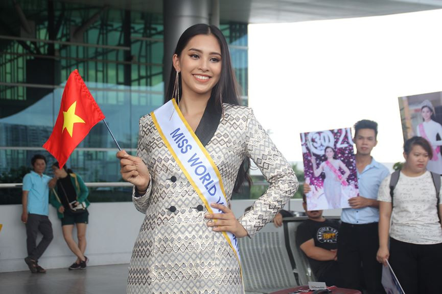 Trần Tiểu Vy rạng rỡ lên đường chinh chiến Miss World 2018 ảnh 9 Hoa hậu Trần Tiểu Vy lên đường dự thi Miss World - ảnh 9