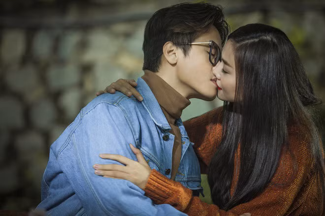 su that chuyen thanh hang ngam cong khai hen ho ha anh tuan hinh anh 1