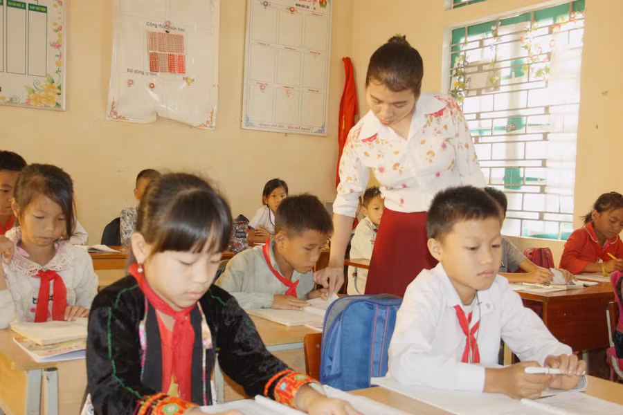 Một tiết học tiếng Việt của cô và trò Trường PTDTBT Tiểu học An Lương (huyện Văn Chấn, Yên Bái)