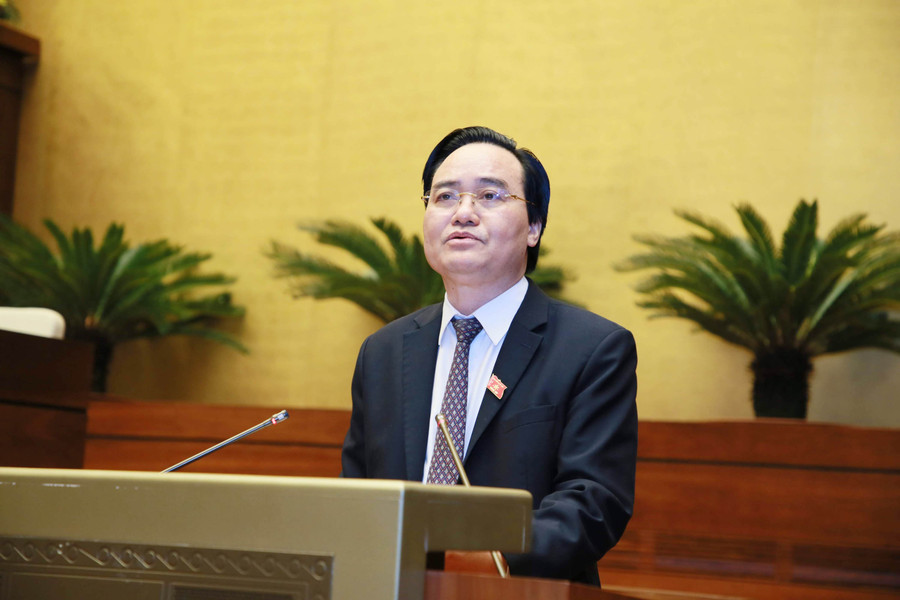 Bộ trưởng Bộ GD&ĐT Phùng Xuân Nhạ thừa ủy quyền của Thủ tướng Chính phủ trình bày báo cáo sửa đổi Luật Giáo dục Bộ trưởng Bộ GD&ĐT Phùng Xuân Nhạ thừa ủy quyền của Thủ tướng Chính phủ trình bày báo cáo sửa đổi Luật Giáo dục