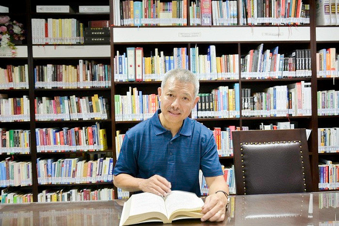Giáo sư quần đùi’ Trương Nguyện Thành: Học sinh, sinh viên Mỹ mặc lộ nội y là bị đuổi về ngay-1