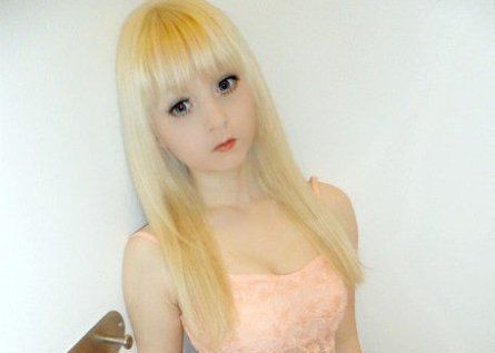 Hoang mang ngắm cô gái búp bê 