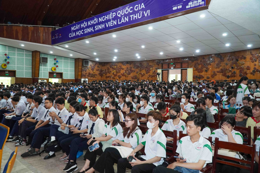 Diễn đàn thu hút đông đảo HSSV có ý tưởng khởi nghiệp tham gia.