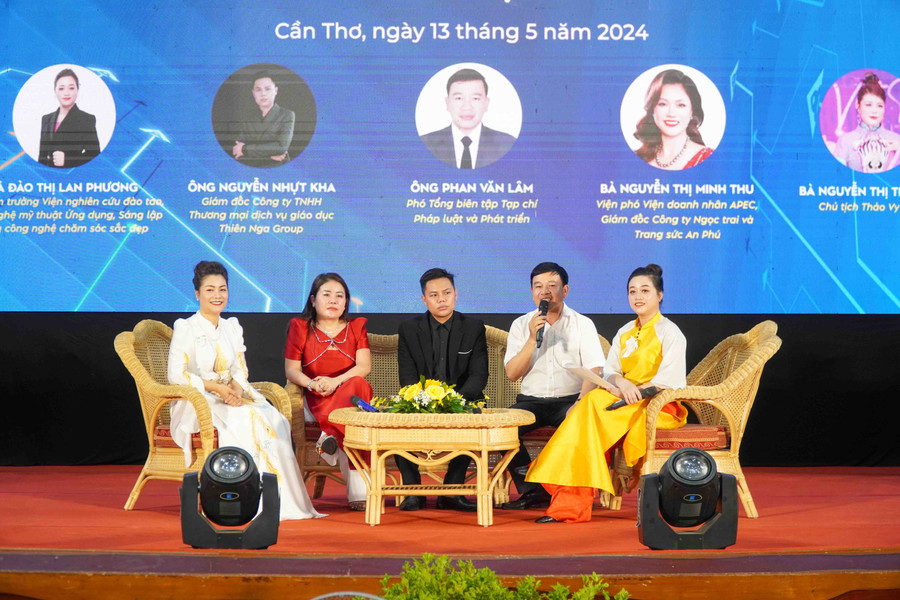 Các diễn giả truyền cảm hứng, khát vọng khởi nghiệp trong học sinh sinh viên.