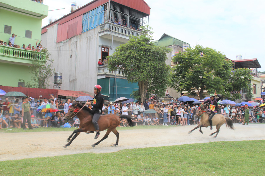 Tăng tốc... Tăng tốc...