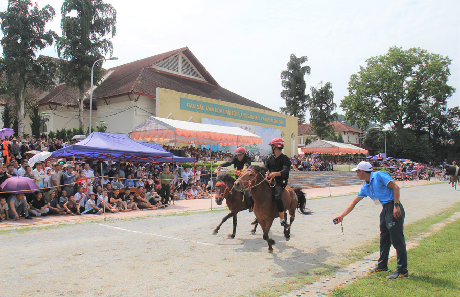 Về đích. Về đích.