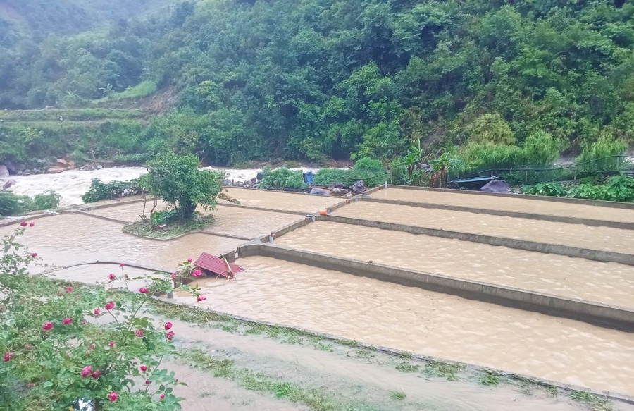 Vị trí xảy ra lũ quét. Năm 2018, tại đây cũng từng xảy ra trận lũ gây thiệt hại lớn về người và tài sản. Vị trí xảy ra lũ quét. Năm 2018, tại đây cũng từng xảy ra trận lũ gây thiệt hại lớn về người và tài sản.