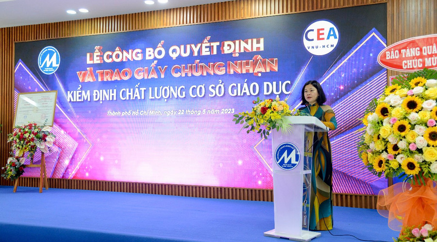 PGS. TS. Lê Ngọc Quỳnh Lam, Giám đốc Trung tâm Kiểm định chất lượng giáo dục - Đại học Quốc gia TPHCM phát biểu tại buổi lễ.