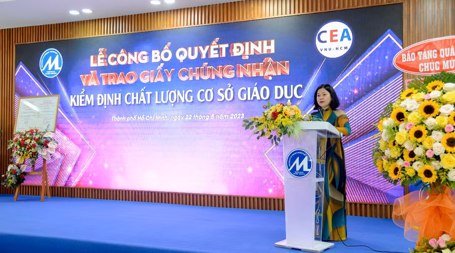 PGS. TS. Lê Ngọc Quỳnh Lam, Giám đốc Trung tâm Kiểm định chất lượng giáo dục - Đại học Quốc gia TPHCM phát biểu tại buổi lễ.