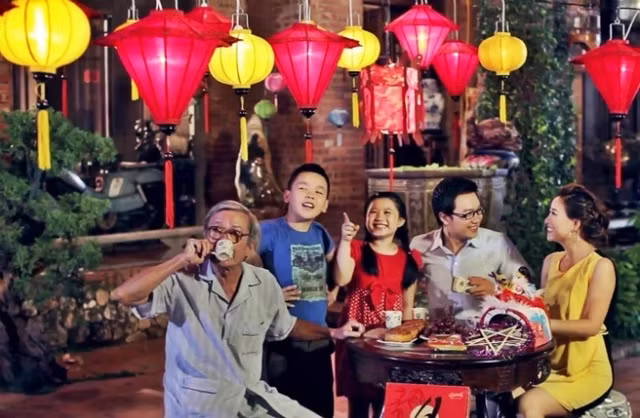 Đêm trung thu, ba mẹ có về chơi với con không?