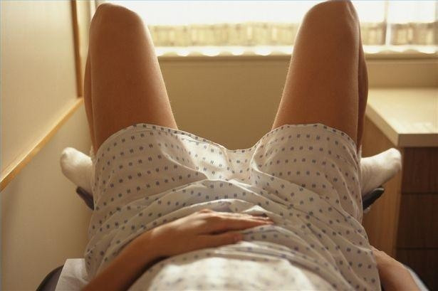Vì sao cùng là co thắt chuyển dạ mà có mẹ đau đến đứng ngồi không yên, có mẹ lại nhàn tênh?