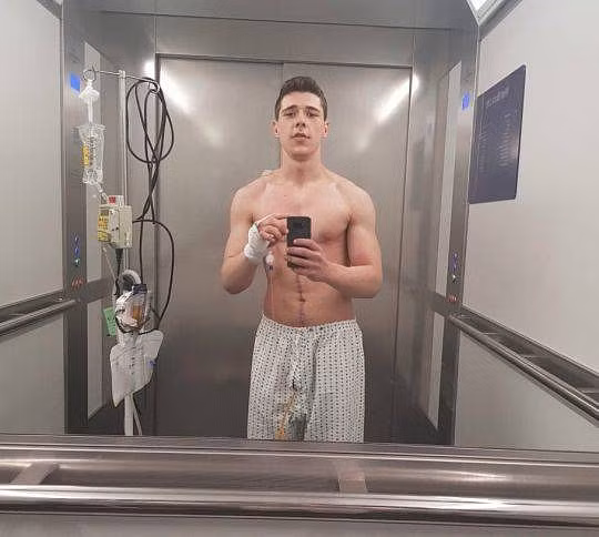 Bị xe tải 2 tấn đè qua, chàng trai thoát chết may mắn nhờ... bụng 6 múi - Hình 2