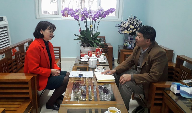 Bà Hoàng Thị Yến - Hiệu trưởng Trường THCS Nam Từ Liêm trao đổi về các phương án phòng dịch Corona hiệu quả trong nhà trường. Bà Hoàng Thị Yến - Hiệu trưởng Trường THCS Nam Từ Liêm trao đổi về các phương án phòng dịch Corona hiệu quả trong nhà trường.