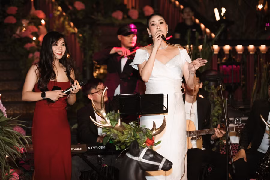 Góp mặt trong đêm tiệc còn có Hoa hậu Hà Kiều Anh.