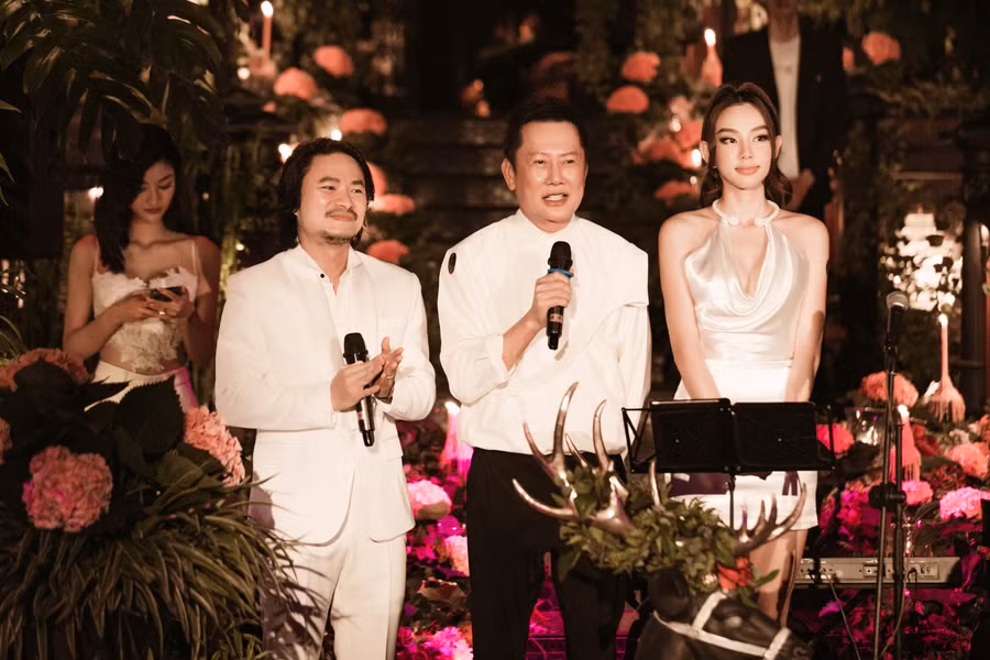 Tại buổi tiệc tối, Mr. Nawat chia sẻ cảm xúc bịn rịn và xúc động khi chỉ trong hai ngày ngắn ngủi vừa qua ông đã nhận được sự đón tiếp vô cùng nồng hậu, chu đáo của BTC Miss Grand Vietnam cũng như khán giả Việt.