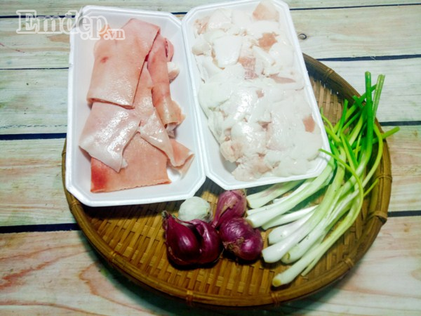 Mẹo kho da heo tóp mỡ chuẩn vị ngày xưa ngon ngất ngây, đưa cơm ngày lạnh ảnh 1 Da heo kho tóp mỡ giản dị mà trôi cơm đến không ngờ