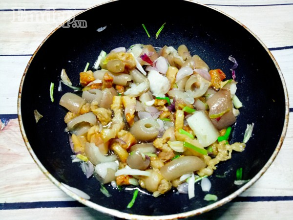 Mẹo kho da heo tóp mỡ chuẩn vị ngày xưa ngon ngất ngây, đưa cơm ngày lạnh ảnh 8 Da heo kho tóp mỡ giản dị mà trôi cơm đến không ngờ