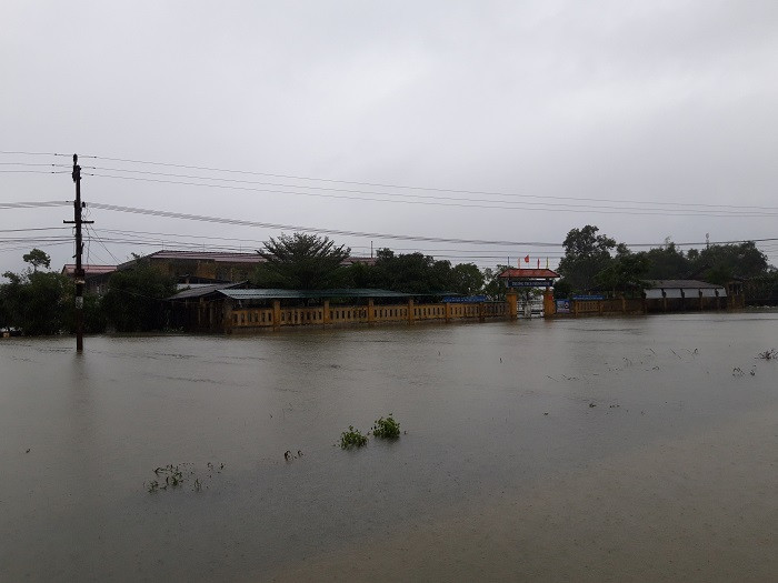 Hue- Mot- so- truong- hoc- van- dang- bi- nuoc- lu