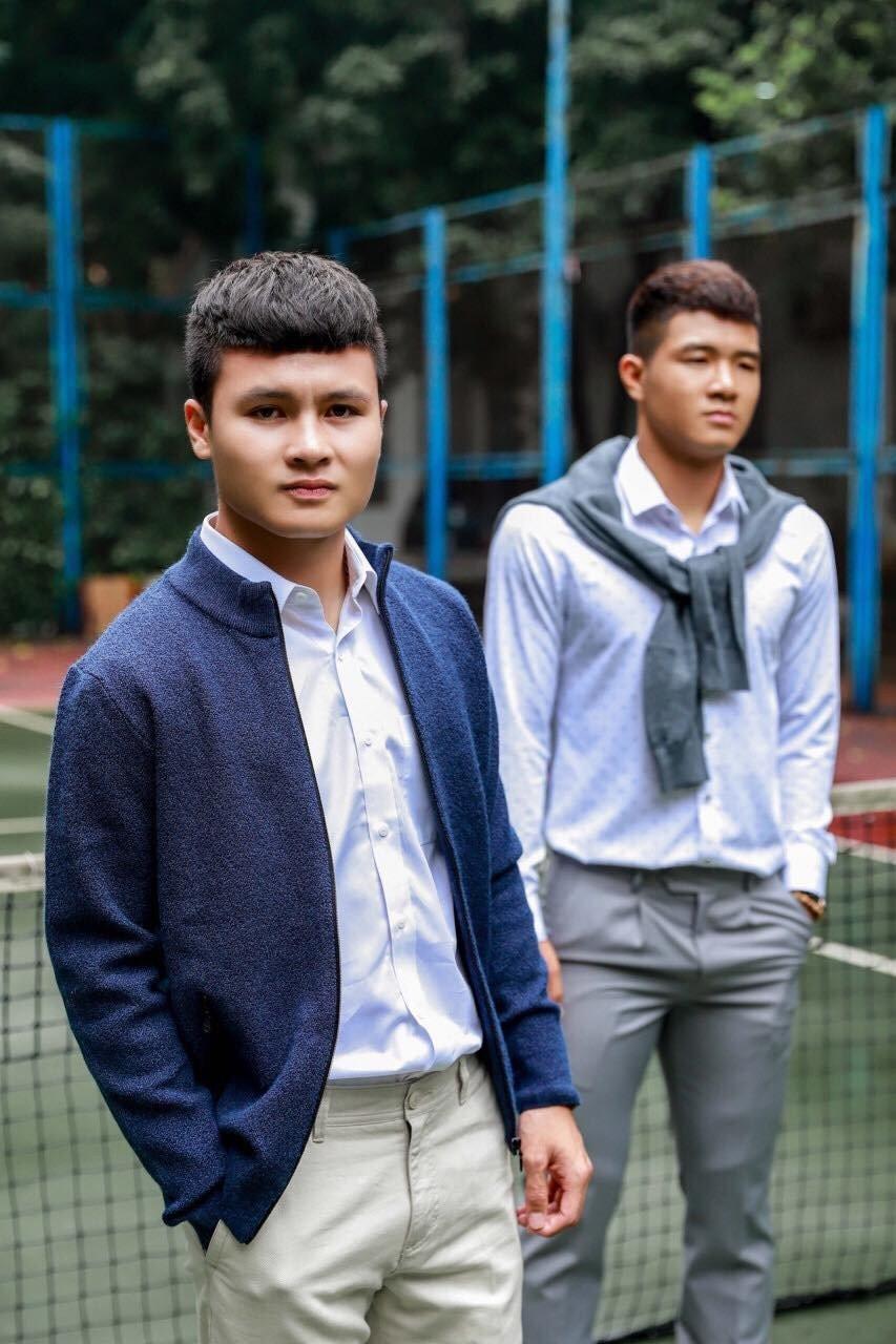 Quang Hải và thời trang đồ đôi giản dị cùng bạn gái hot girl Quang Hải và thời trang đồ đôi giản dị cùng bạn gái hot girl