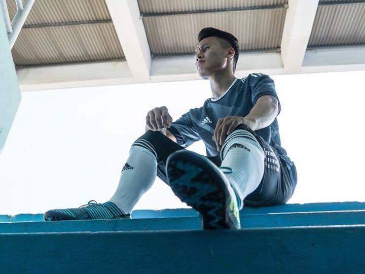 Quang Hải và thời trang đồ đôi giản dị cùng bạn gái hot girl Quang Hải và thời trang đồ đôi giản dị cùng bạn gái hot girl