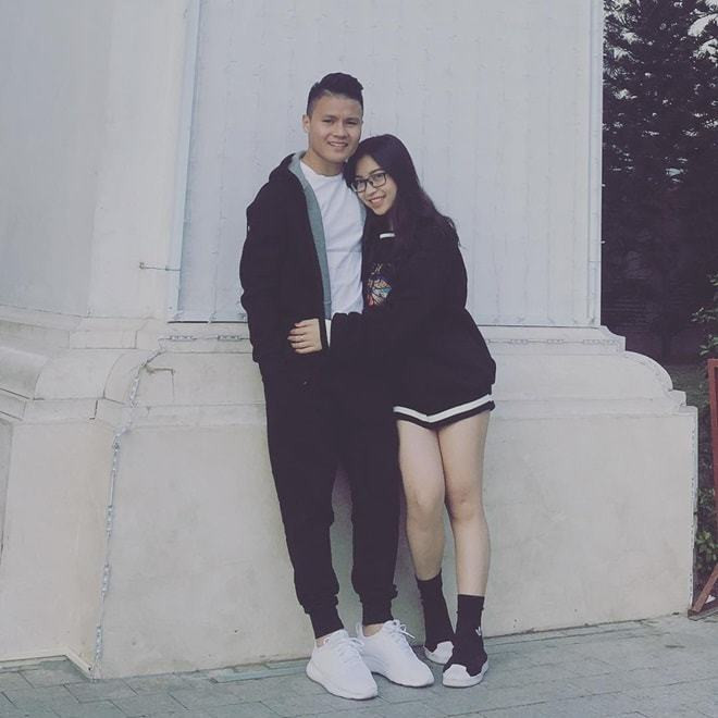 Quang Hải và thời trang đồ đôi giản dị cùng bạn gái hot girl Quang Hải và thời trang đồ đôi giản dị cùng bạn gái hot girl