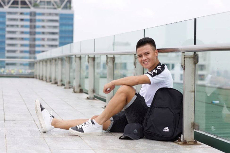 Quang Hải và thời trang đồ đôi giản dị cùng bạn gái hot girl Quang Hải và thời trang đồ đôi giản dị cùng bạn gái hot girl