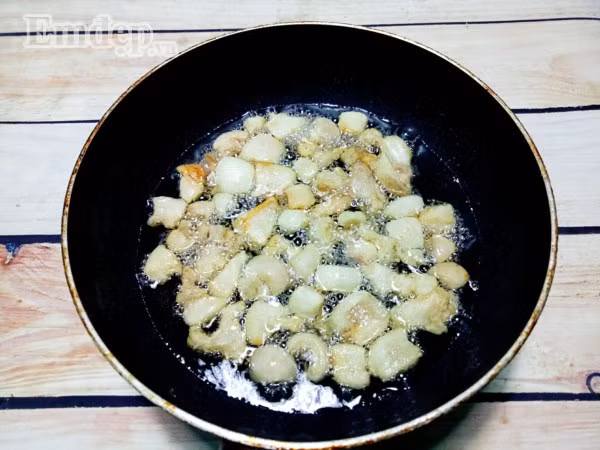 Mẹo kho da heo tóp mỡ chuẩn vị ngày xưa ngon ngất ngây, đưa cơm ngày lạnh ảnh 4 Da heo kho tóp mỡ giản dị mà trôi cơm đến không ngờ