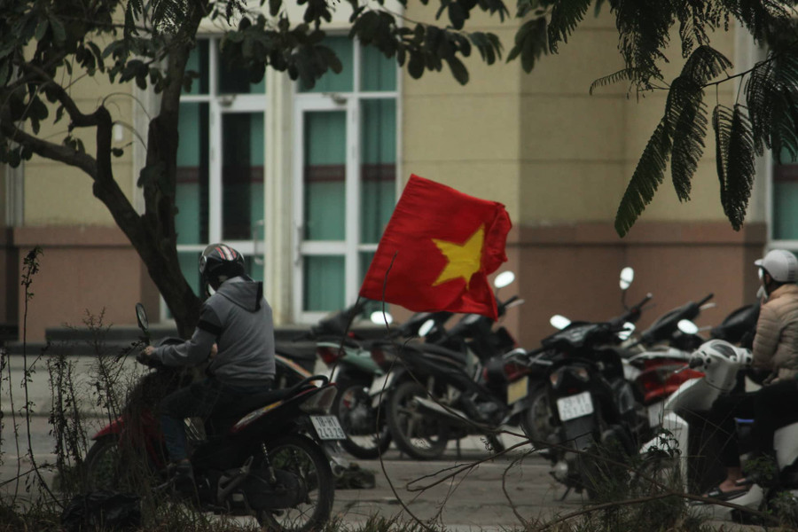 ... tất cả hướng về trận cầu được mong đợi nhất lúc 19h30 hôm nay.