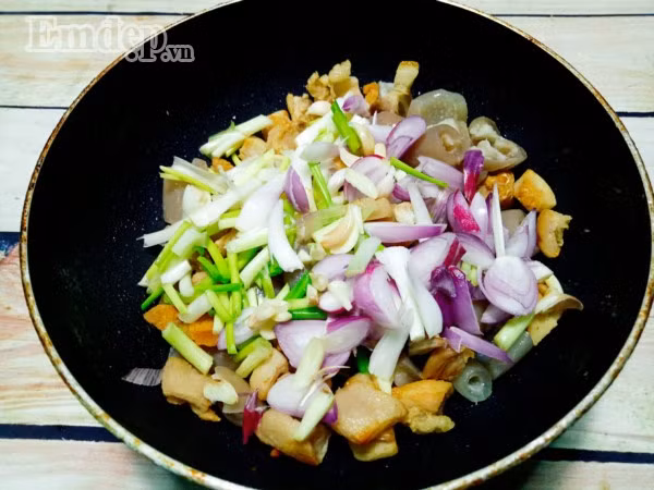 Da heo kho tóp mỡ giản dị mà trôi cơm đến không ngờ