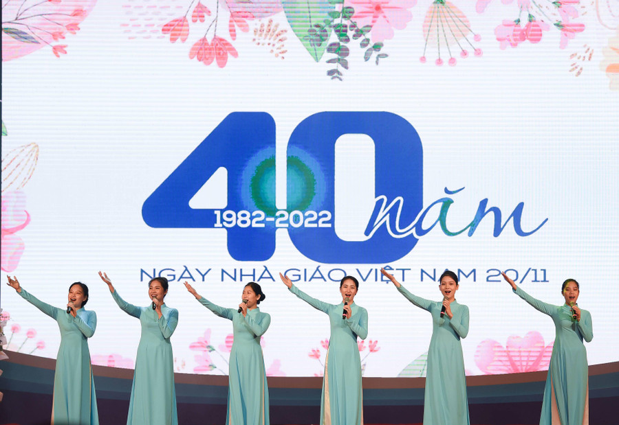 Tiết mục văn nghệ chào mừng tại Lễ kỷ niệm 40 năm Ngày Nhà giáo Việt Nam sáng 19/11/2022.