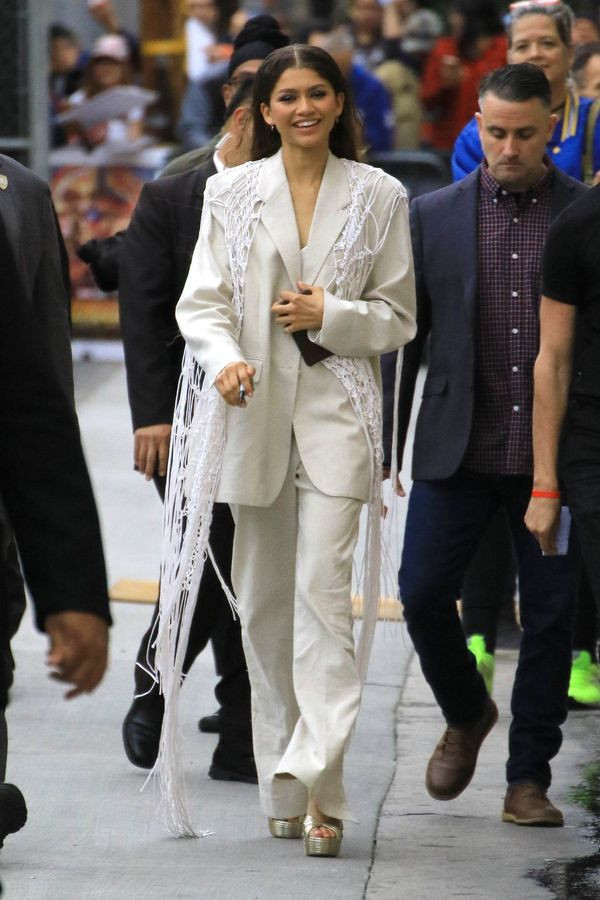 Kpop năm 2019 đã bị 10 phong cách thời trang những năm 70 tấn công ‘hung hãn’ ảnh 17 10 phong cách thời trang những năm 70 đang ‘hung hãn’ tấn công Kpop năm 2019 ảnh 16