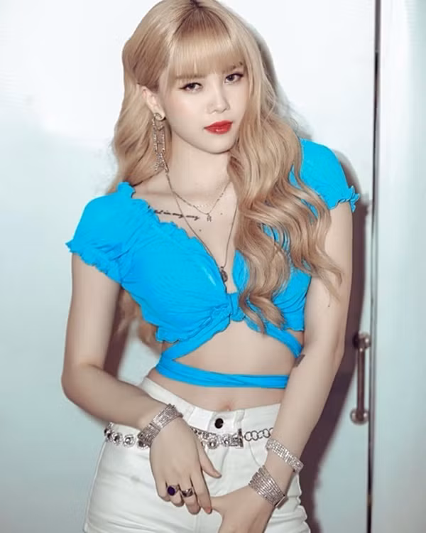 Những phụ kiện sang chảnh khiến hàng loạt sao Việt mê mẩn ảnh 8 Loạt sao việt đang mê mẩn những phụ kiện trang sức của chanel ( gồm khuyên tai, thắt lưng)