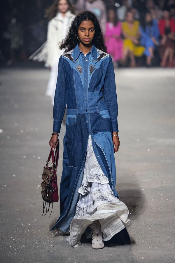 Kpop năm 2019 đã bị 10 phong cách thời trang những năm 70 tấn công ‘hung hãn’ ảnh 22 10 phong cách thời trang những năm 70 đang ‘hung hãn’ tấn công Kpop năm 2019 ảnh 21