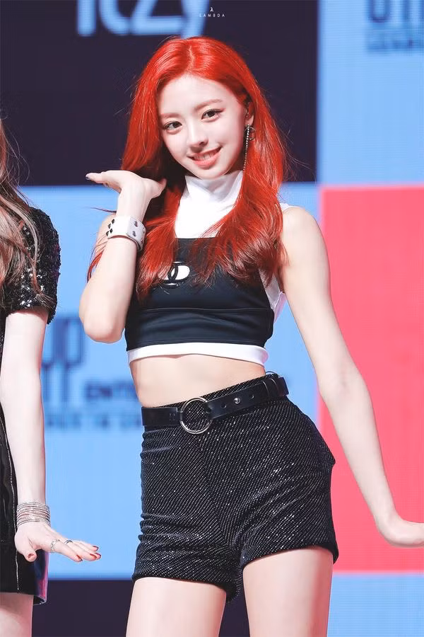 10 phong cách thời trang những năm 70 đang ‘hung hãn’ tấn công Kpop năm 2019 ảnh 8