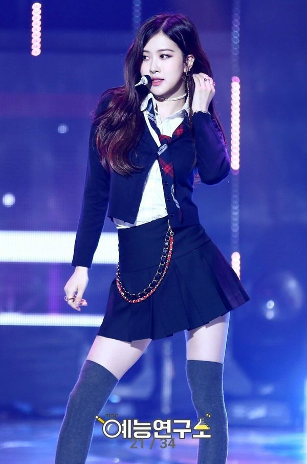 Kpop năm 2019 đã bị 10 phong cách thời trang những năm 70 tấn công ‘hung hãn’ ảnh 34 10 phong cách thời trang những năm 70 đang ‘hung hãn’ tấn công Kpop năm 2019 ảnh 33