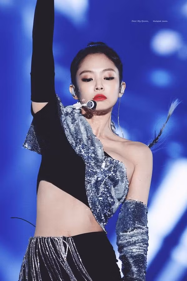 10 phong cách thời trang những năm 70 đang ‘hung hãn’ tấn công Kpop năm 2019 ảnh 14