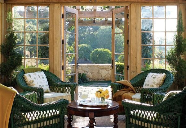  Phòng trà, nơi Oprah có thể rời xa những thiết bị công nghệ để vừa nhâm nhi thức uống, vừa ngắm cảnh khu vườn rộng lớn trong khuôn viên biệt thự. 