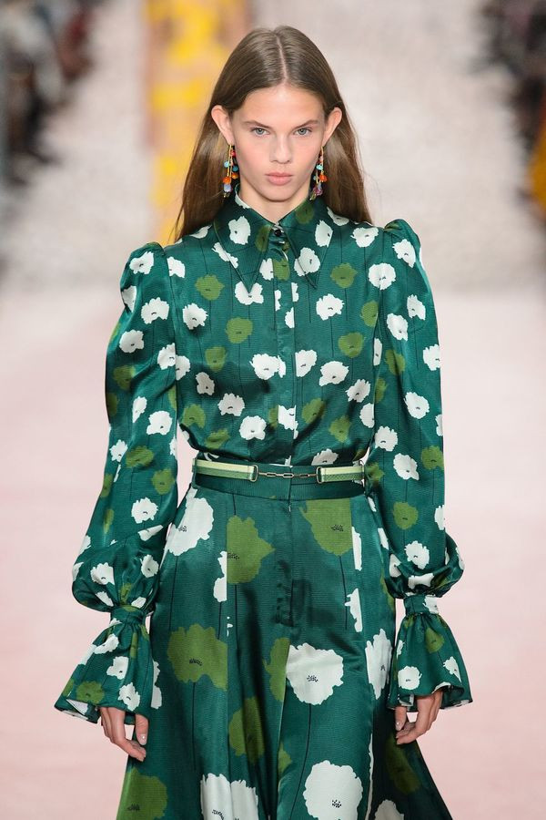 Kpop năm 2019 đã bị 10 phong cách thời trang những năm 70 tấn công ‘hung hãn’ ảnh 1 10 phong cách thời trang những năm 70 đang ‘hung hãn’ tấn công Kpop năm 2019 ảnh 0