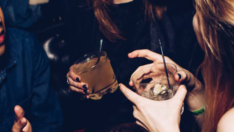 Sẽ không có ích gì khi bảo ngăn cản con không giao du với người bạn này. (Ảnh: ITN). Sẽ không có ích gì khi bảo ngăn cản con không giao du với người bạn này. (Ảnh: ITN).