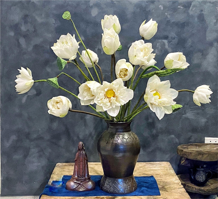 3 bông hoa gần nhau không đồng dạng và không cùng mặt phẳng.