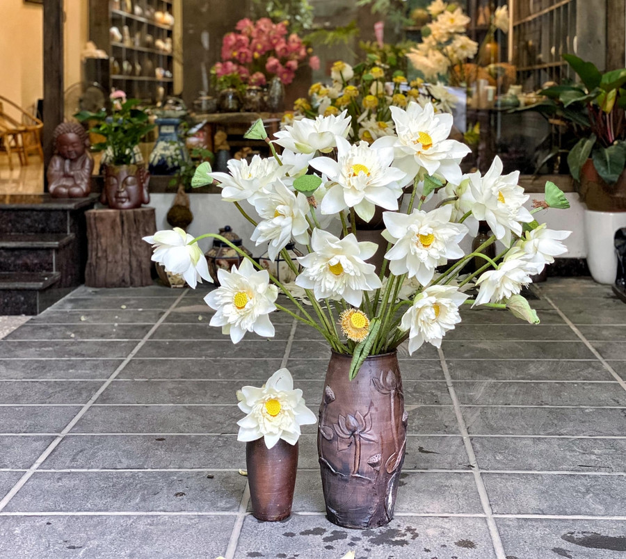 Tuyệt chiêu cắm hoa sen nở căng, bền cánh ảnh 5