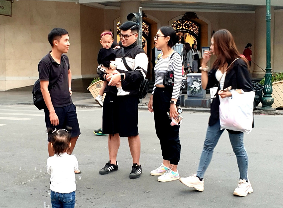 Dịch Covid vẫn diễn ra rất phức tạp. Thế giới ghi nhận gần 52,5 triệu ca mắc COVID-19, gần 1,3 triệu ca tử vong tại 219 quốc gia và vùng lãnh thổ. Riêng 2 tuần đầu tháng 11/2020, thế giới ghi nhận 6,5 triệu ca nhiễm mới và trên 95 nghìn ca tử vong.