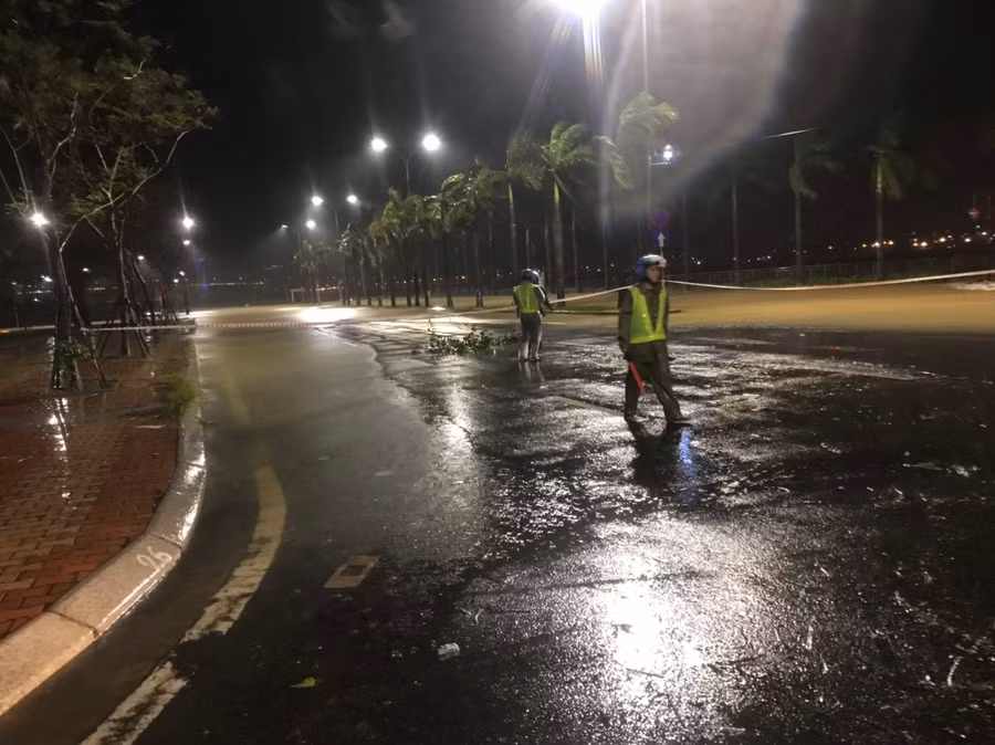 Lực lượng chức năng đã căng dây, chốt chặn.