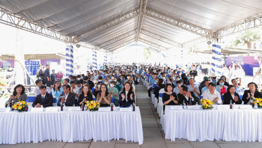 Đại hội thu hút hơn 1.000 ứng viên ứng tuyển. Đại hội thu hút hơn 1.000 ứng viên ứng tuyển.