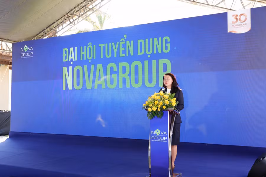 Bà Nguyễn Bạch Kim Vy - Phó Tổng giám đốc NovaGroup phát biểu tại sự kiện.