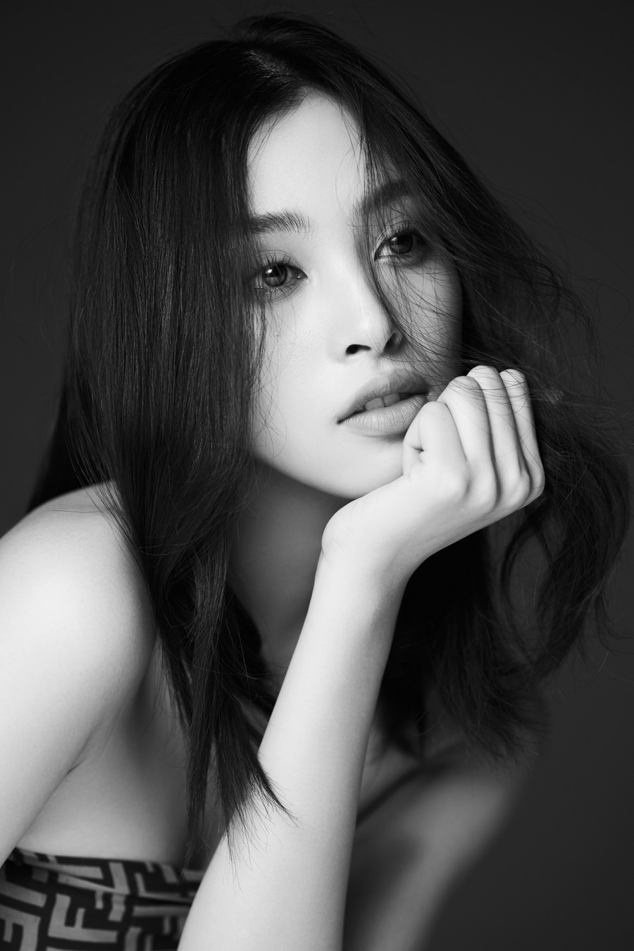 Sau khi bộ phim vừa ra mắt, cô nàng công bố bộ ảnh tái hiện lại hàng loạt cảm xúc của mình trong quá trình tham gia bộ phim lần này.