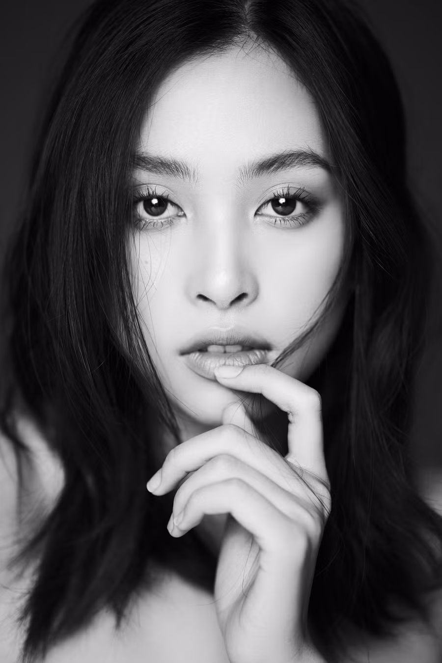 Cho thấy nàng hậu đang khá thành công khi quyết định lấn sân sang lĩnh vực hoàn toàn mới. Cho thấy nàng hậu đang khá thành công khi quyết định lấn sân sang lĩnh vực hoàn toàn mới.