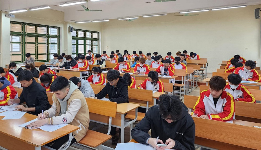 Cuộc thi năm nay thu hút gần 800 sinh viên tham gia. Cuộc thi năm nay thu hút gần 800 sinh viên tham gia.